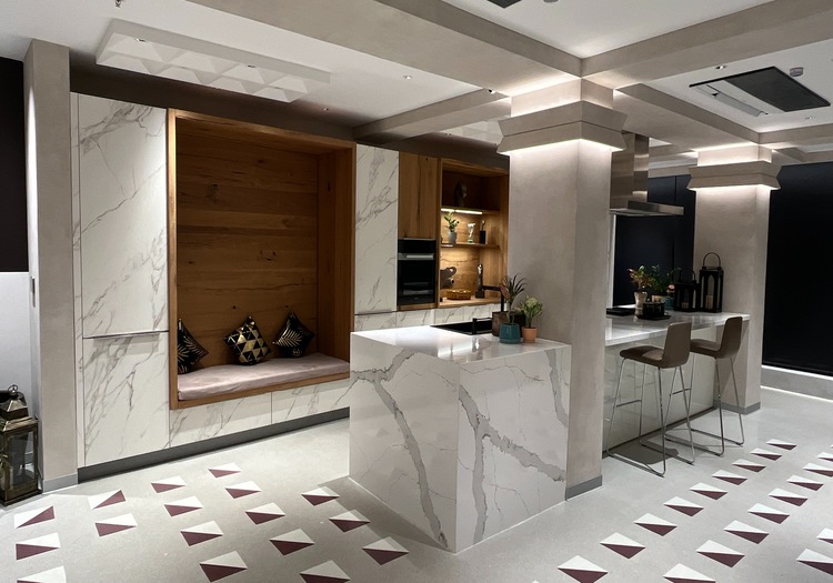 Luxury Open Kitchens: Designing a Space That’s Elegant Yet Entertaining-Friendly