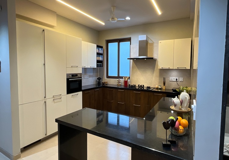 Turn Clutter Into Style: Chic Open-Shelf Trends for U-Shaped Kitchens