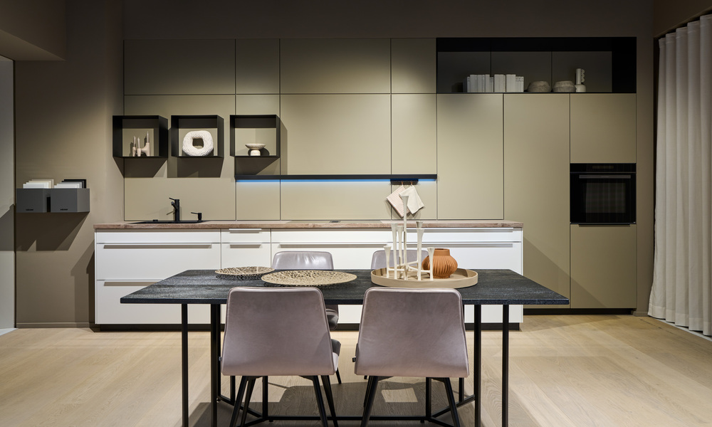 AV 4030 Crystal White / AV 6000 Natural Umber
